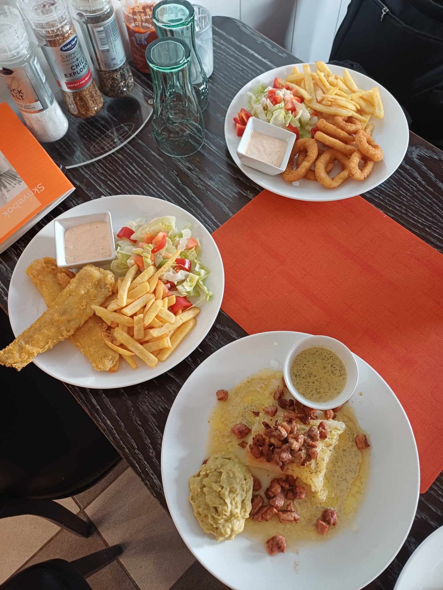 Fisk og chips, calamares og dagens fisk